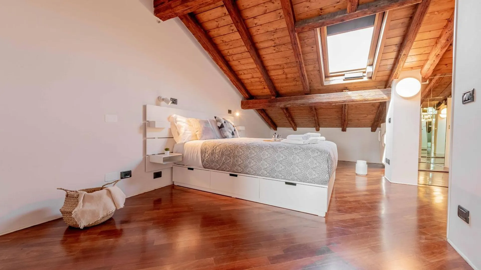 Realkasa Attico Indipendenza Lejlighed Bologna